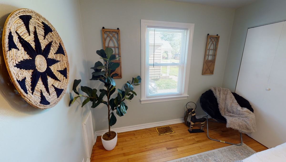 2305 N Maplewood Ave #1 - Photo 6 of 8