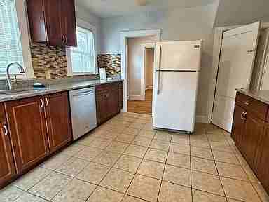 1184 Chestnut St - Photo 3 of 24