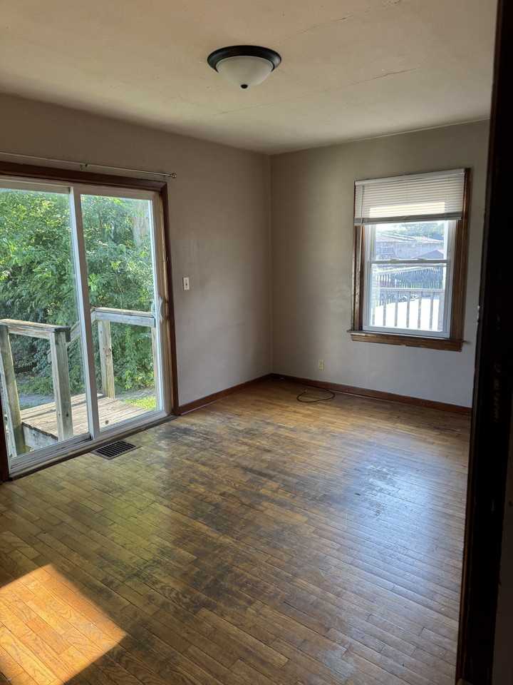 1109 W Carson St #1 - Photo 3 of 17