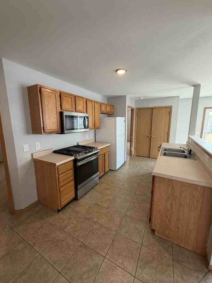 340 Grant Springs Dr #1 - Photo 5 of 14