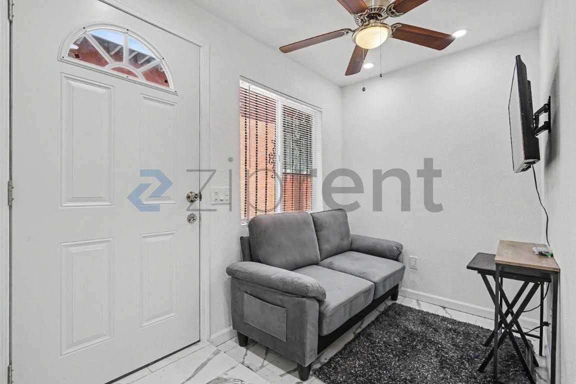 1208 Field Ave - Photo 5 of 19