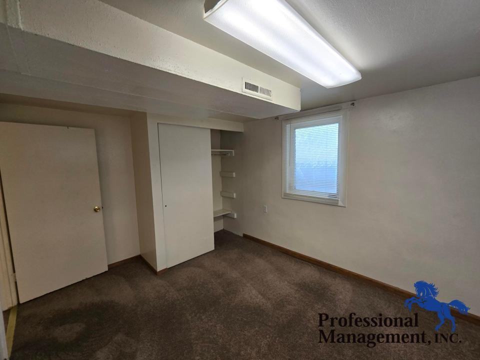 345 1/2 Custer Ave - Photo 6 of 7