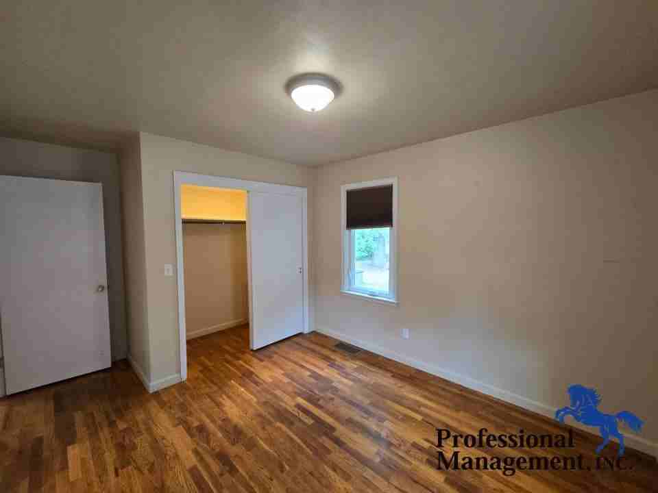837 Wyoming Ave - Photo 5 of 9