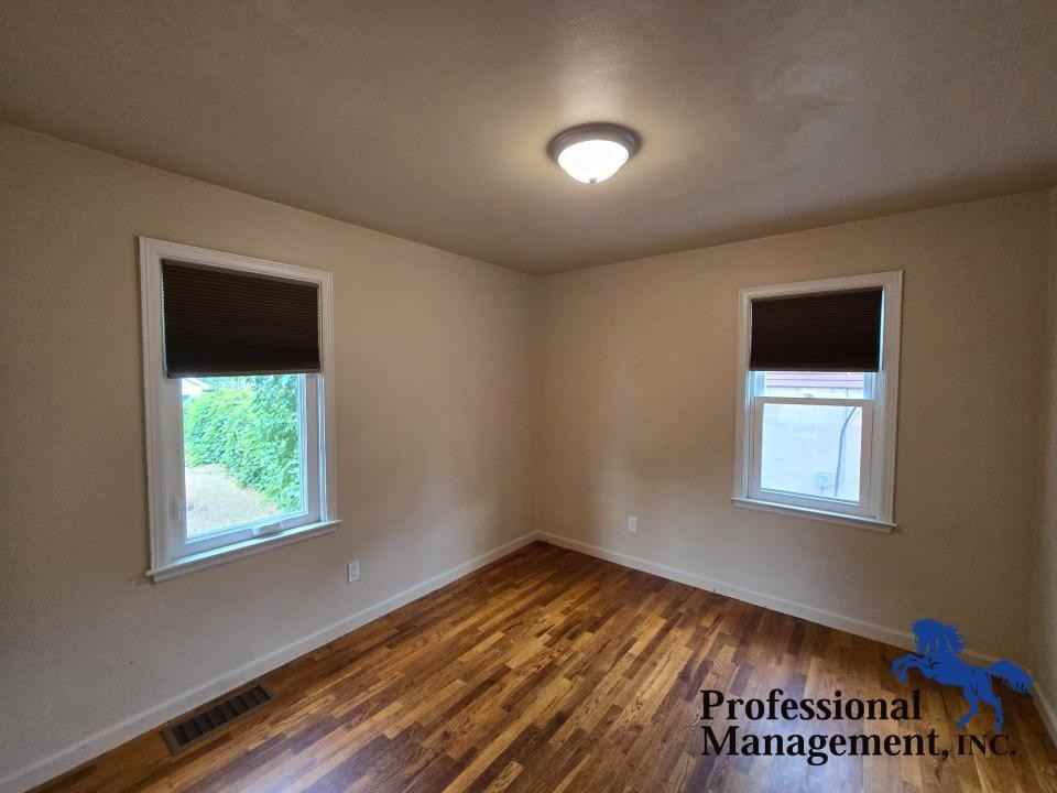 837 Wyoming Ave - Photo 6 of 9