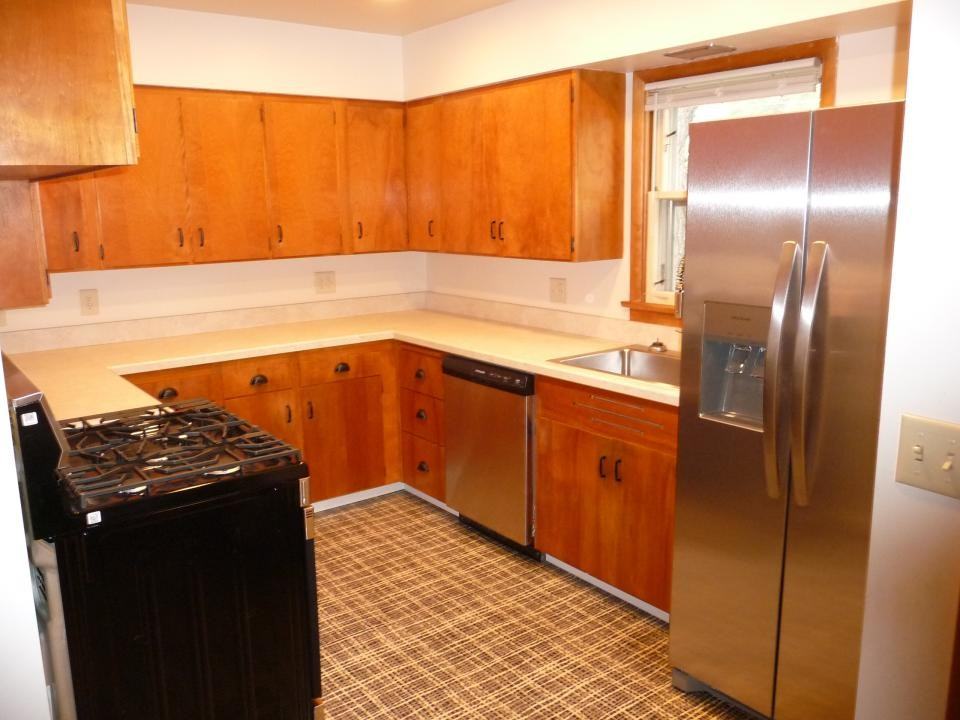 1516 Parkhill Dr - Photo 3 of 10