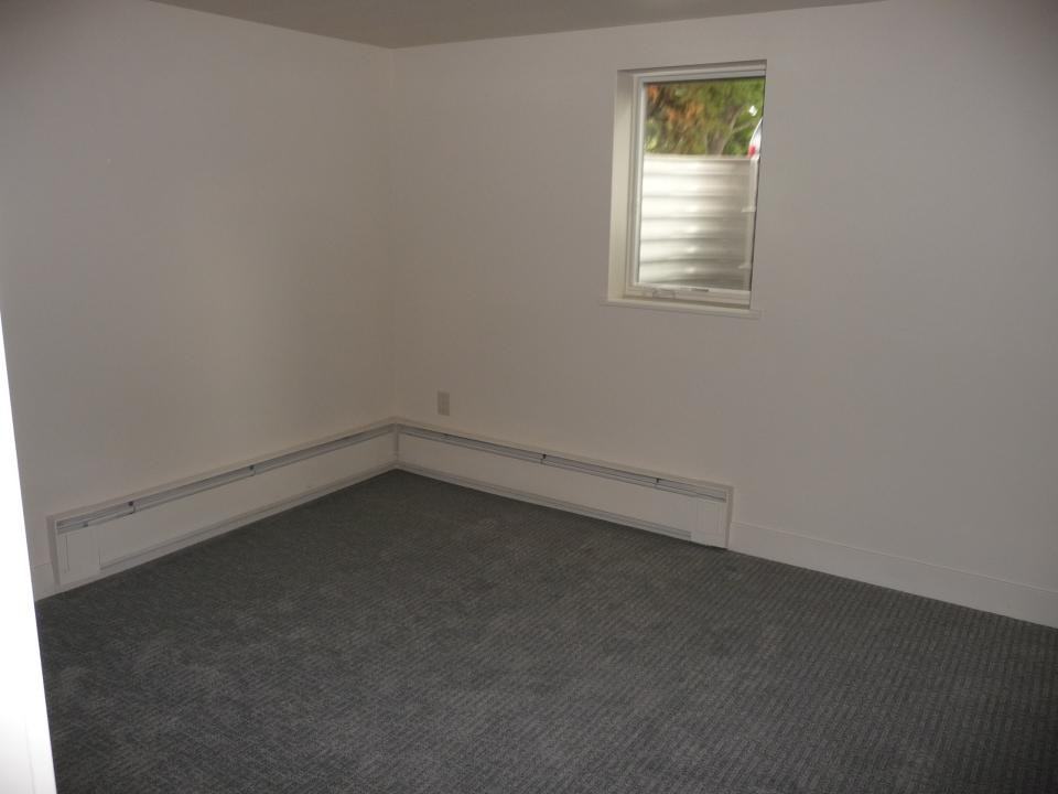 1516 Parkhill Dr - Photo 4 of 10
