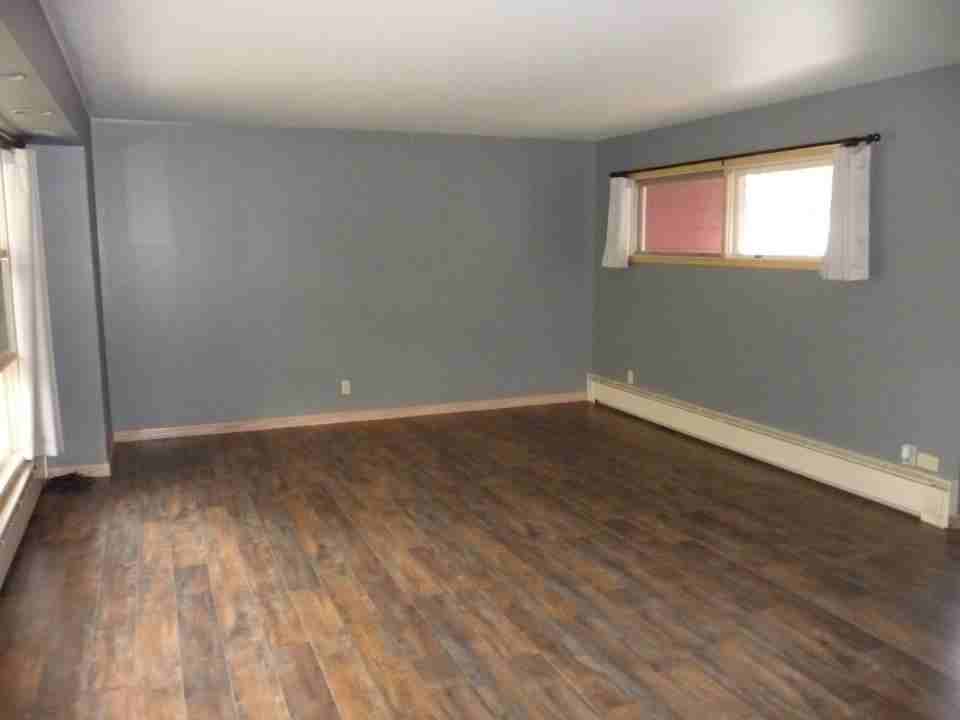 1516 Parkhill Dr - Photo 7 of 10