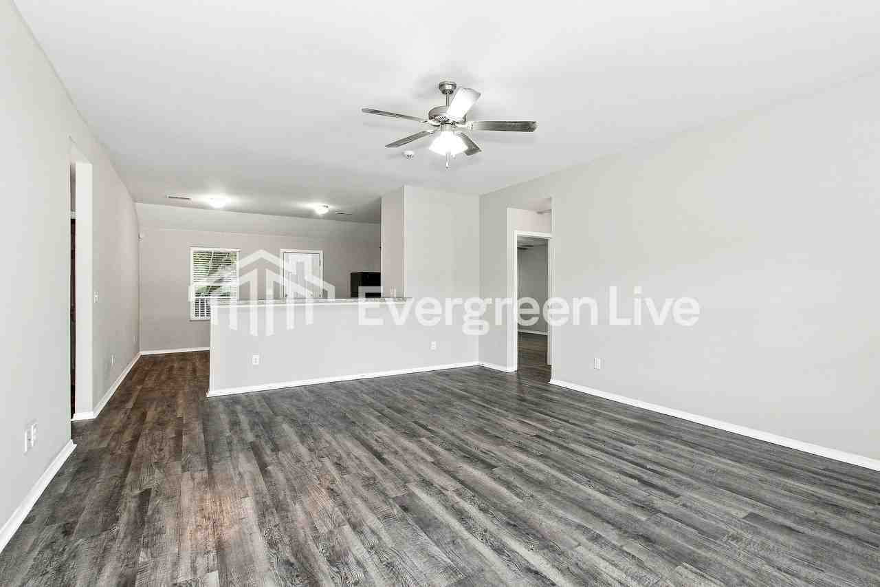 504 Margaret Ln - Photo 3 of 15
