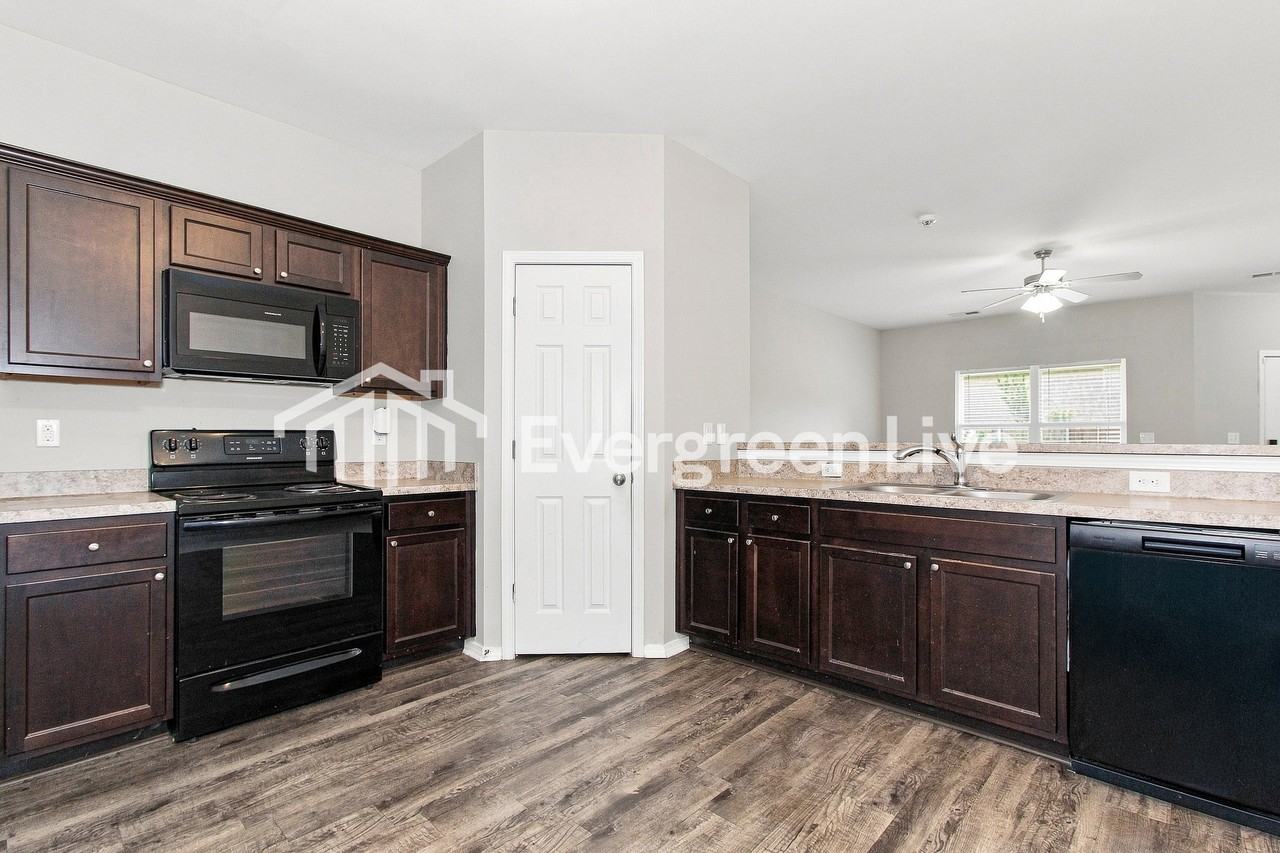 504 Margaret Ln - Photo 4 of 15