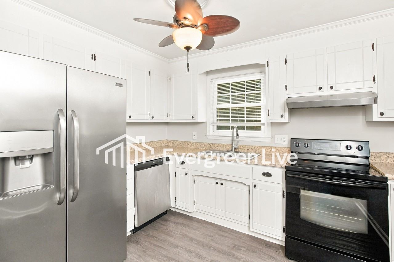 3012 Wildwood Ave - Photo 5 of 15