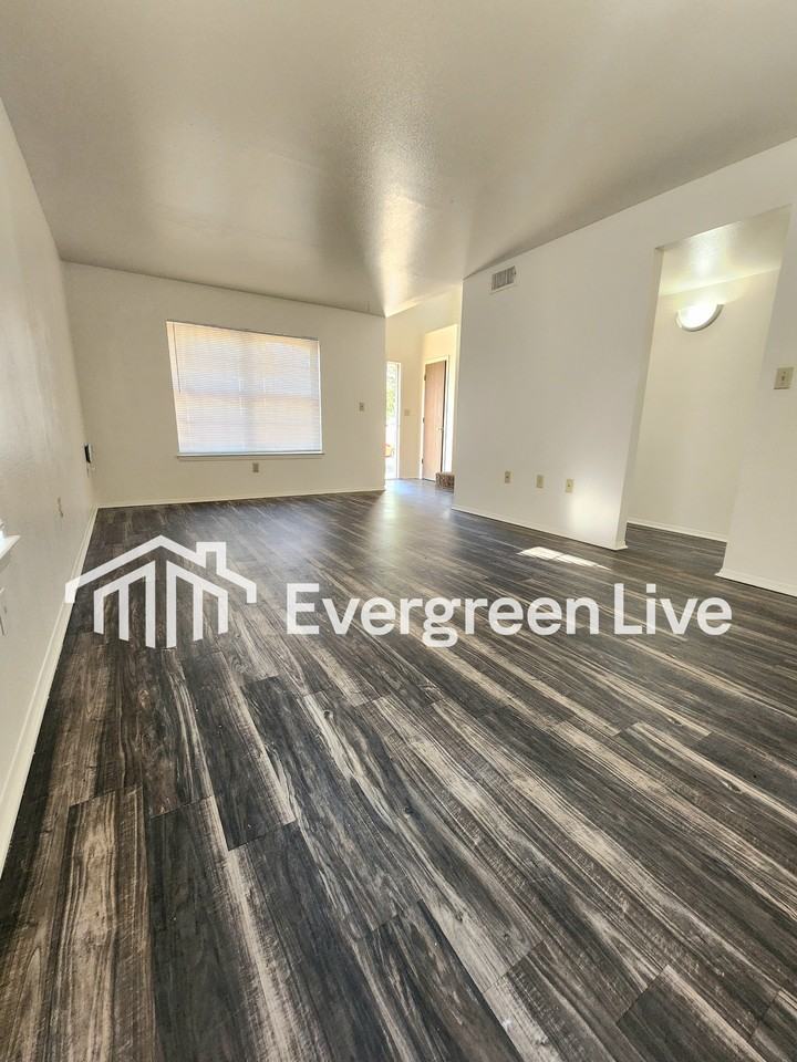 4105 Lew Wallace Dr - Photo 4 of 26