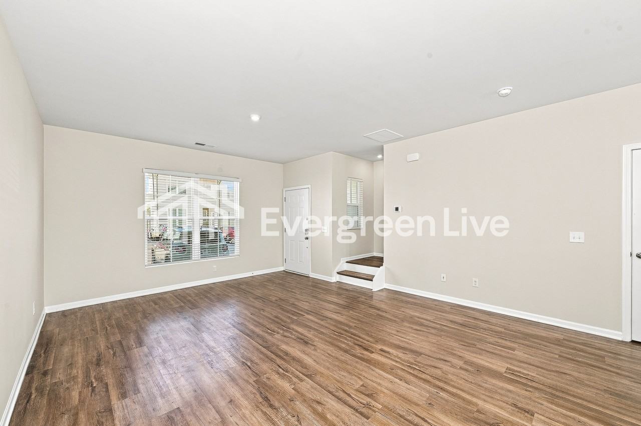 1027 Hamilton Crossing Sq - Photo 4 of 14