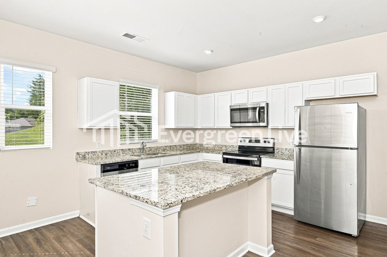 1027 Hamilton Crossing Sq - Photo 6 of 14