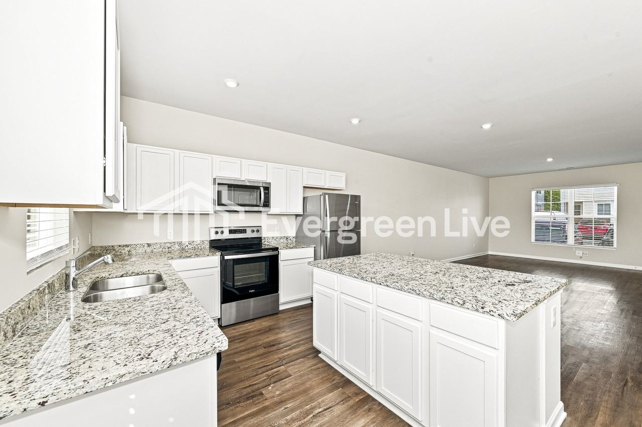 1027 Hamilton Crossing Sq - Photo 7 of 14