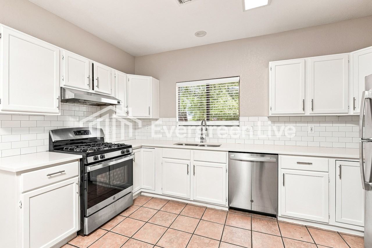 3380 E Monte Vista Dr - Photo 6 of 15