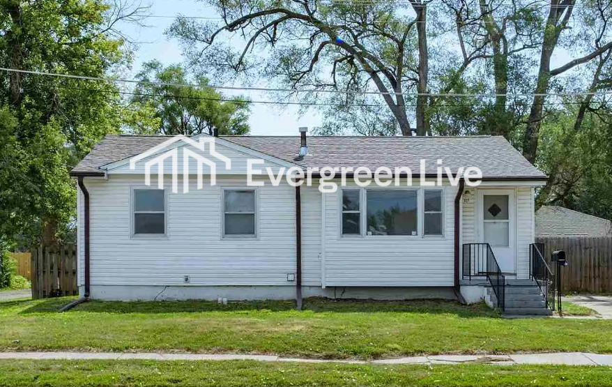 821 S 29th St - Photo 2 of 5