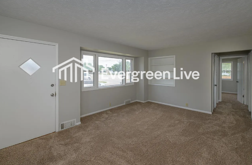 821 S 29th St - Photo 3 of 5