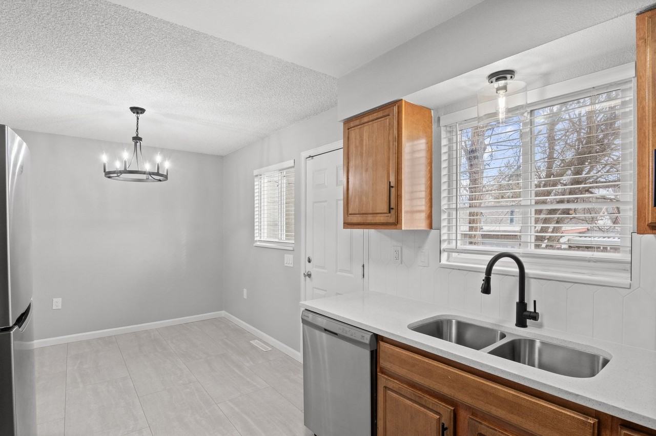 4th Avenue Townhomes - Photo 5 of 22