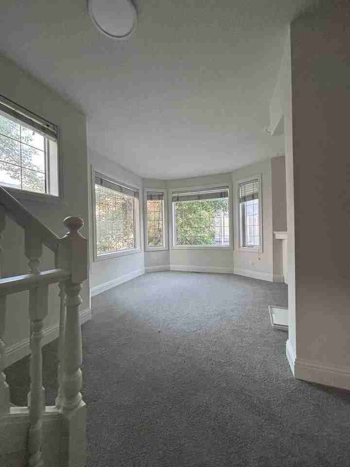 402 - 402 2 Avenue Northeast - Photo 7 of 25