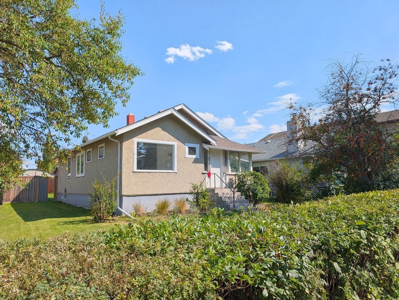 1114 9 St Se - Photo 2 of 31