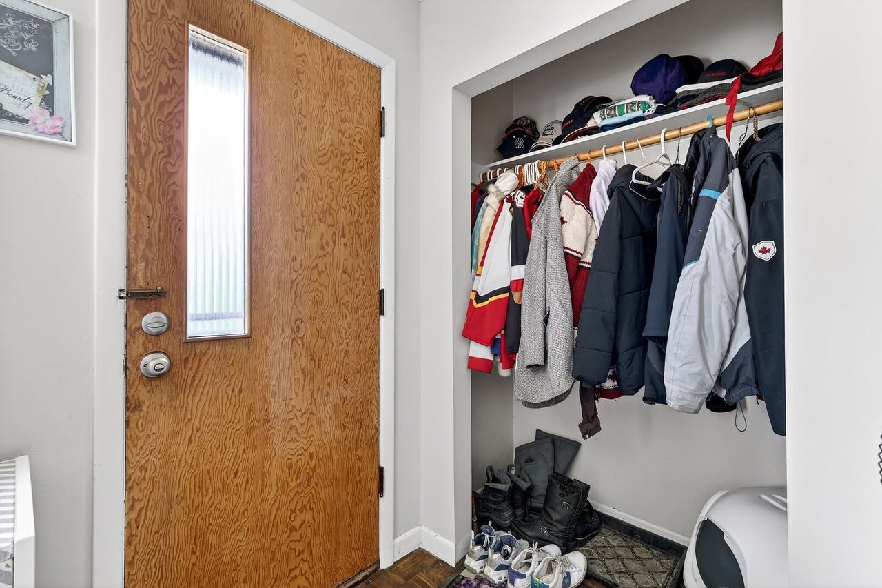 301 -301 46 Ave Sw - Photo 5 of 35