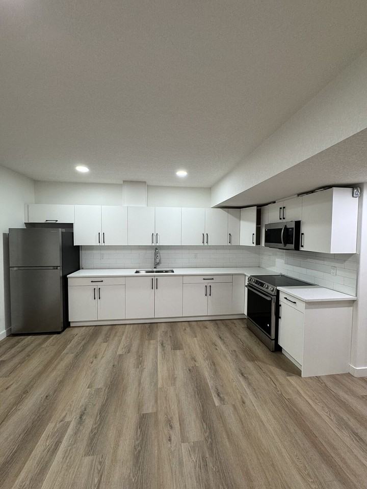 1943 210 St Nw - Photo 3 of 13
