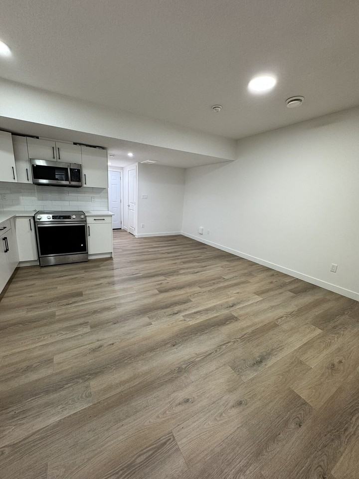 1943 210 St Nw - Photo 4 of 13