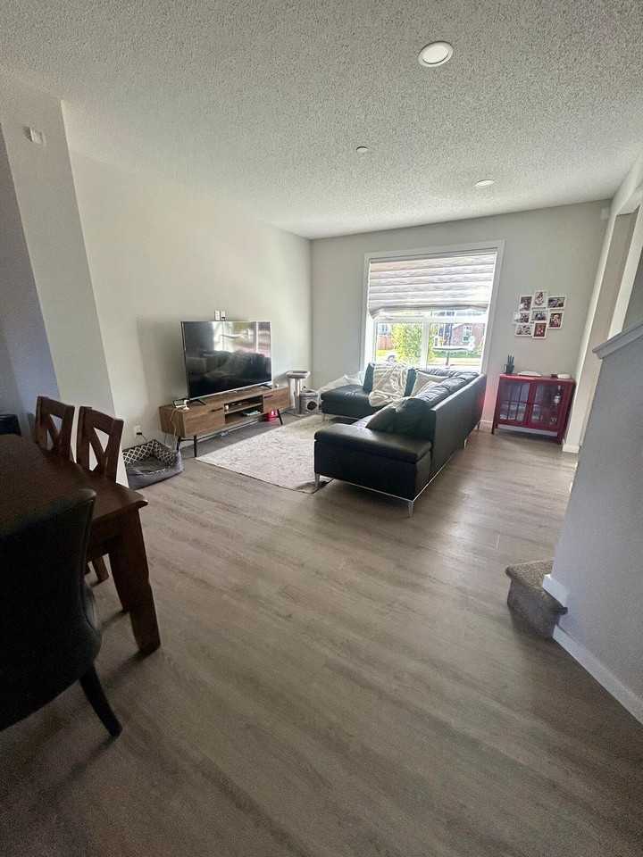 184 Livingston View Ne - Photo 4 of 16