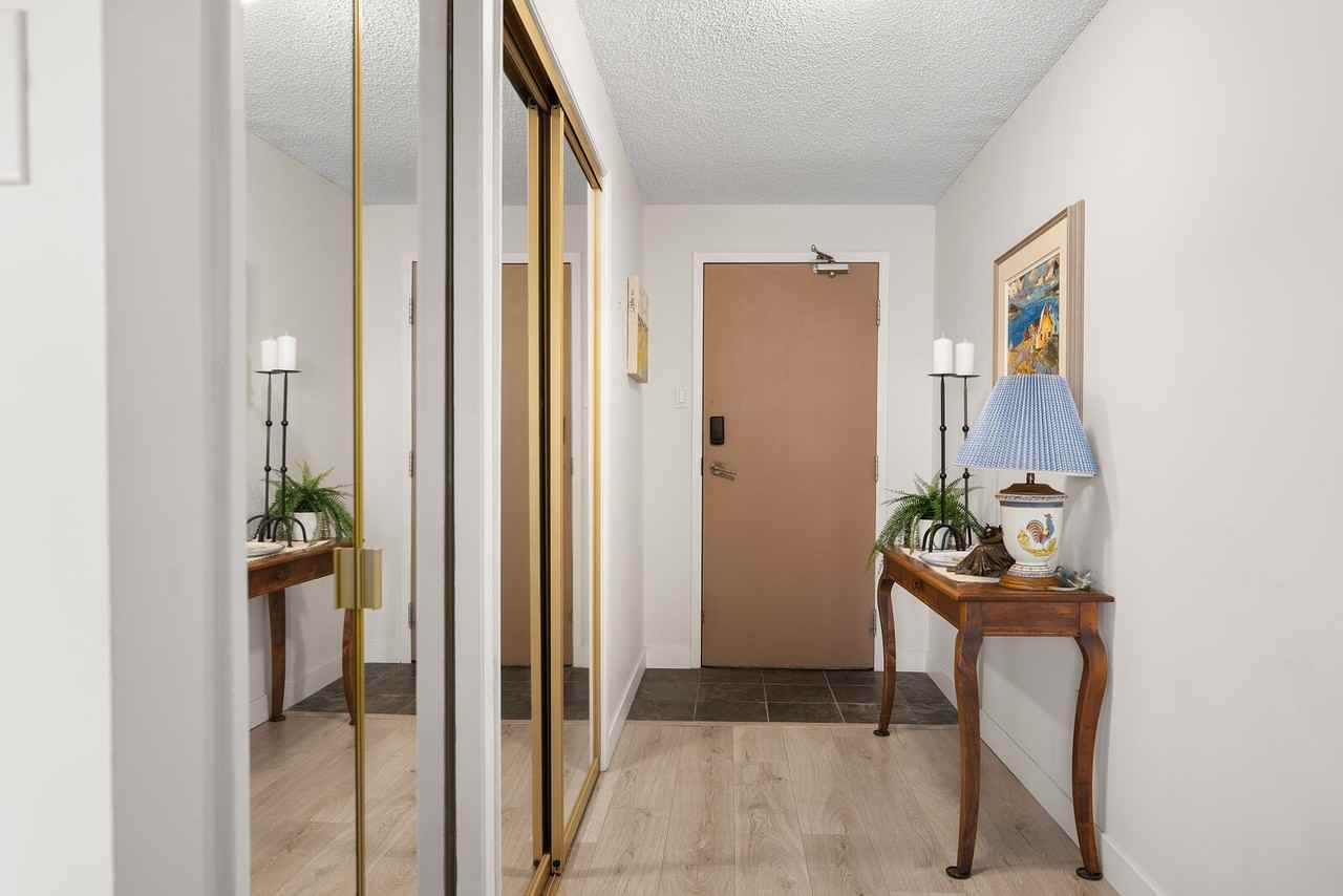 1334 Huntsman Apts - Photo 2 of 18