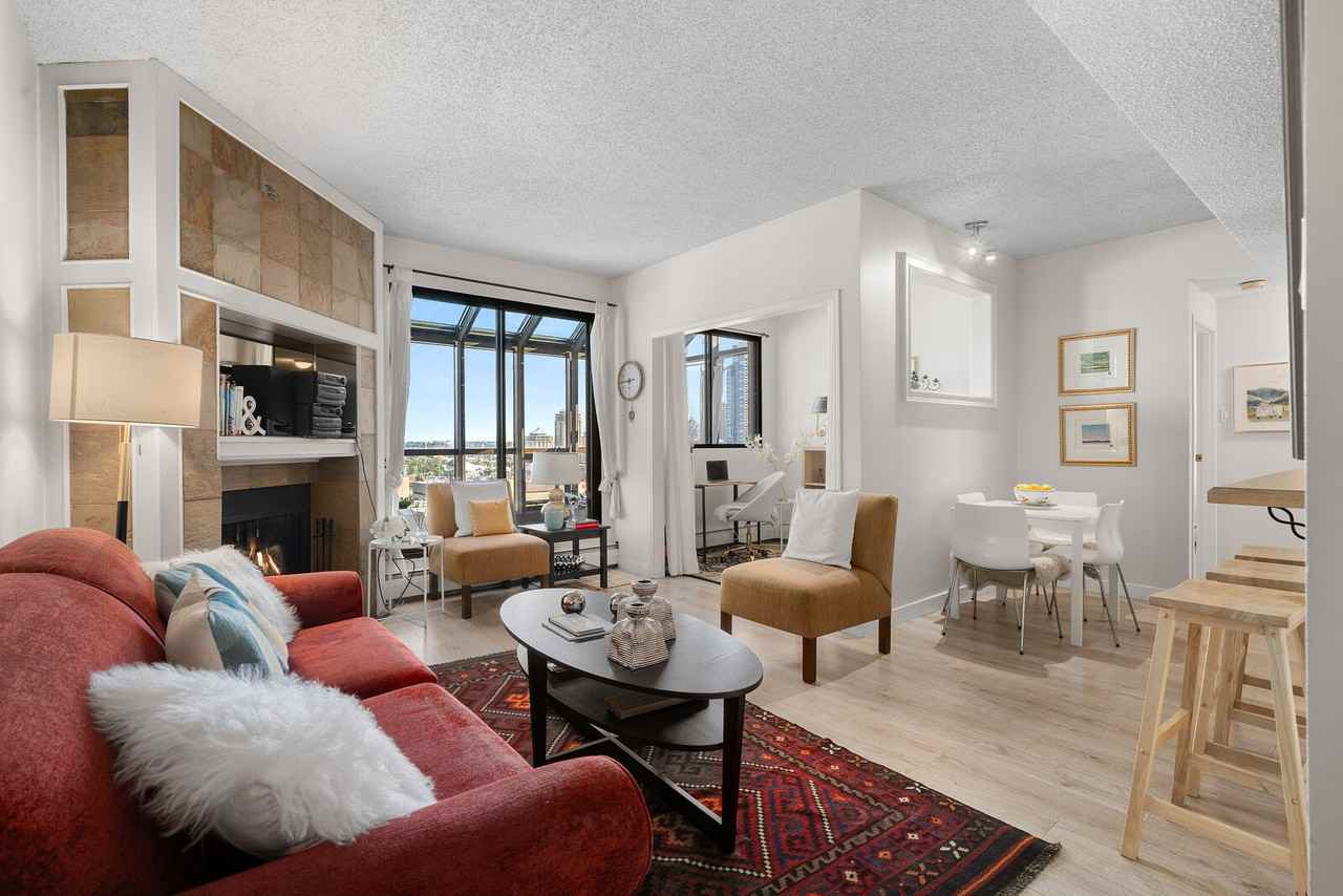 1334 Huntsman Apts - Photo 3 of 18