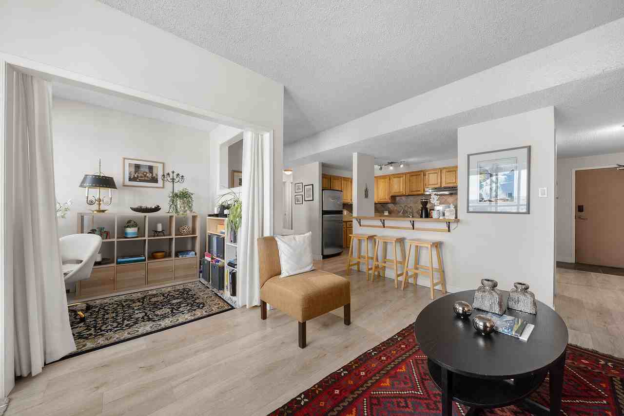 1334 Huntsman Apts - Photo 4 of 18