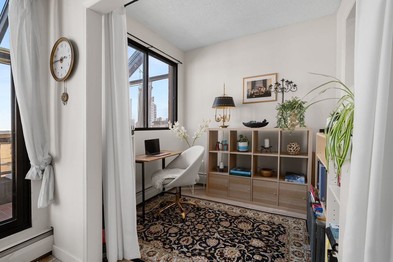 1334 Huntsman Apts - Photo 5 of 18