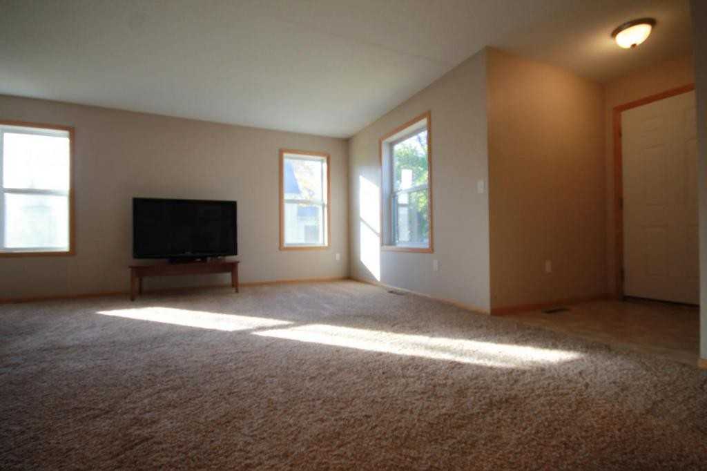 623 5th Ave S - Photo 4 of 11