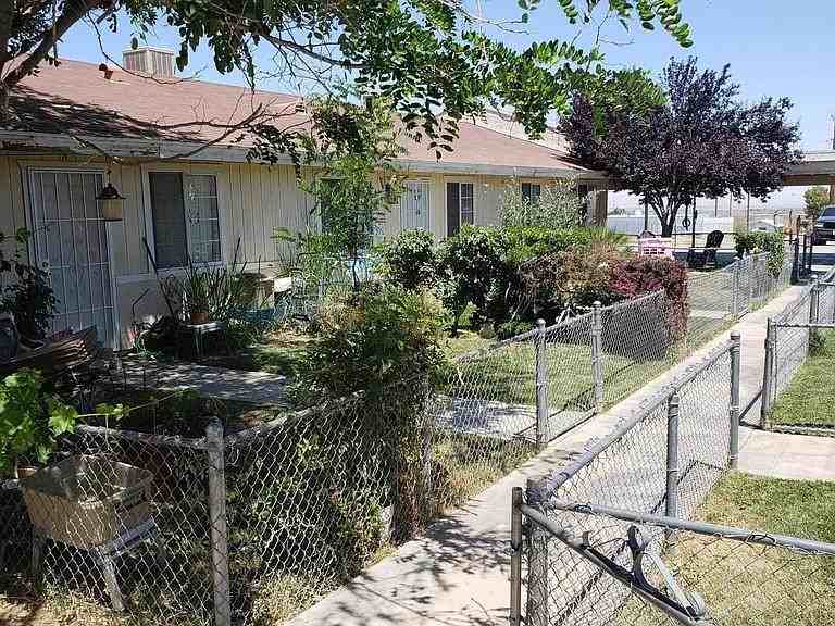 12319 Pearblossom Hwy - Photo 2 of 7