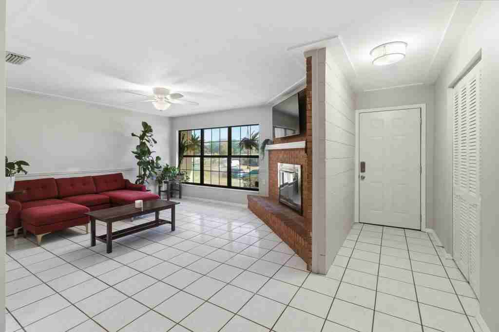 1411 Crest Dr - Photo 3 of 20