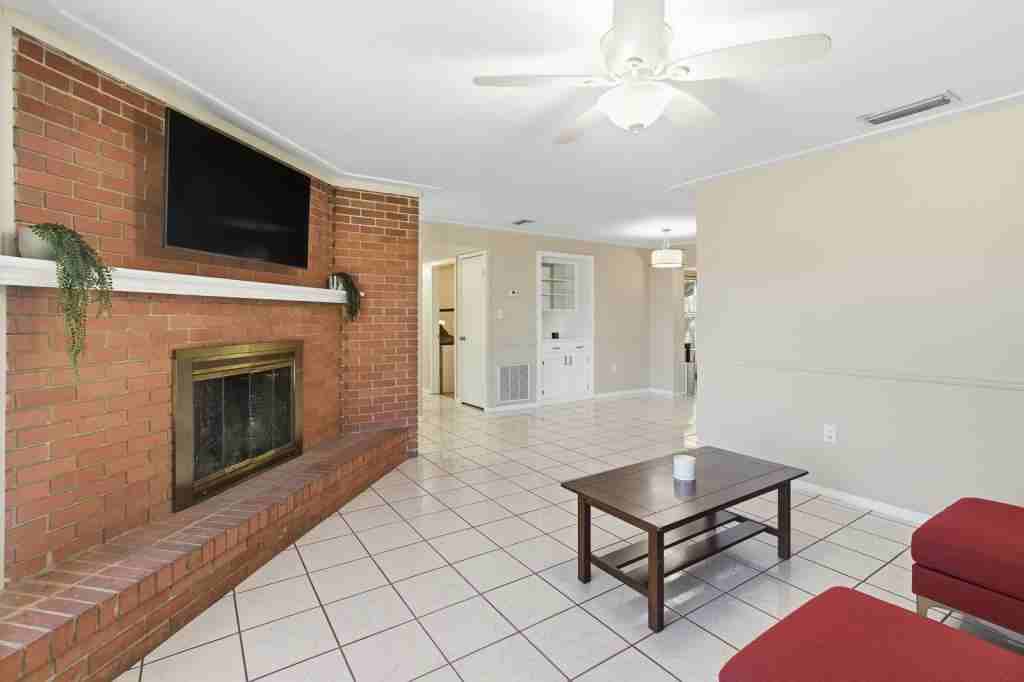 1411 Crest Dr - Photo 5 of 20