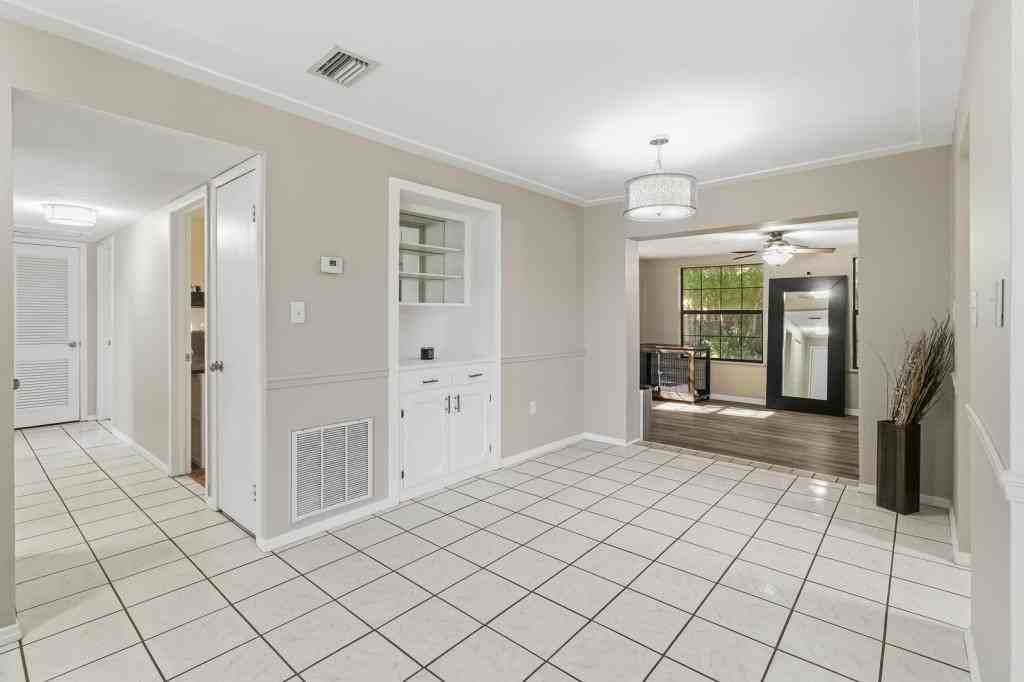 1411 Crest Dr - Photo 6 of 20