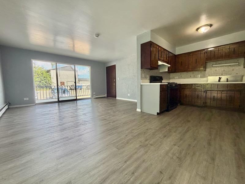 10602 S Oak Tree Dr - Photo 2 of 7