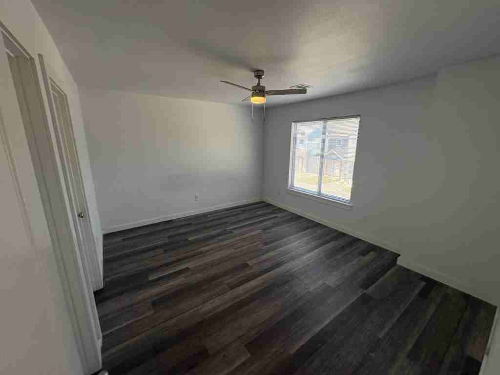 626 N College St - Photo 4 of 19