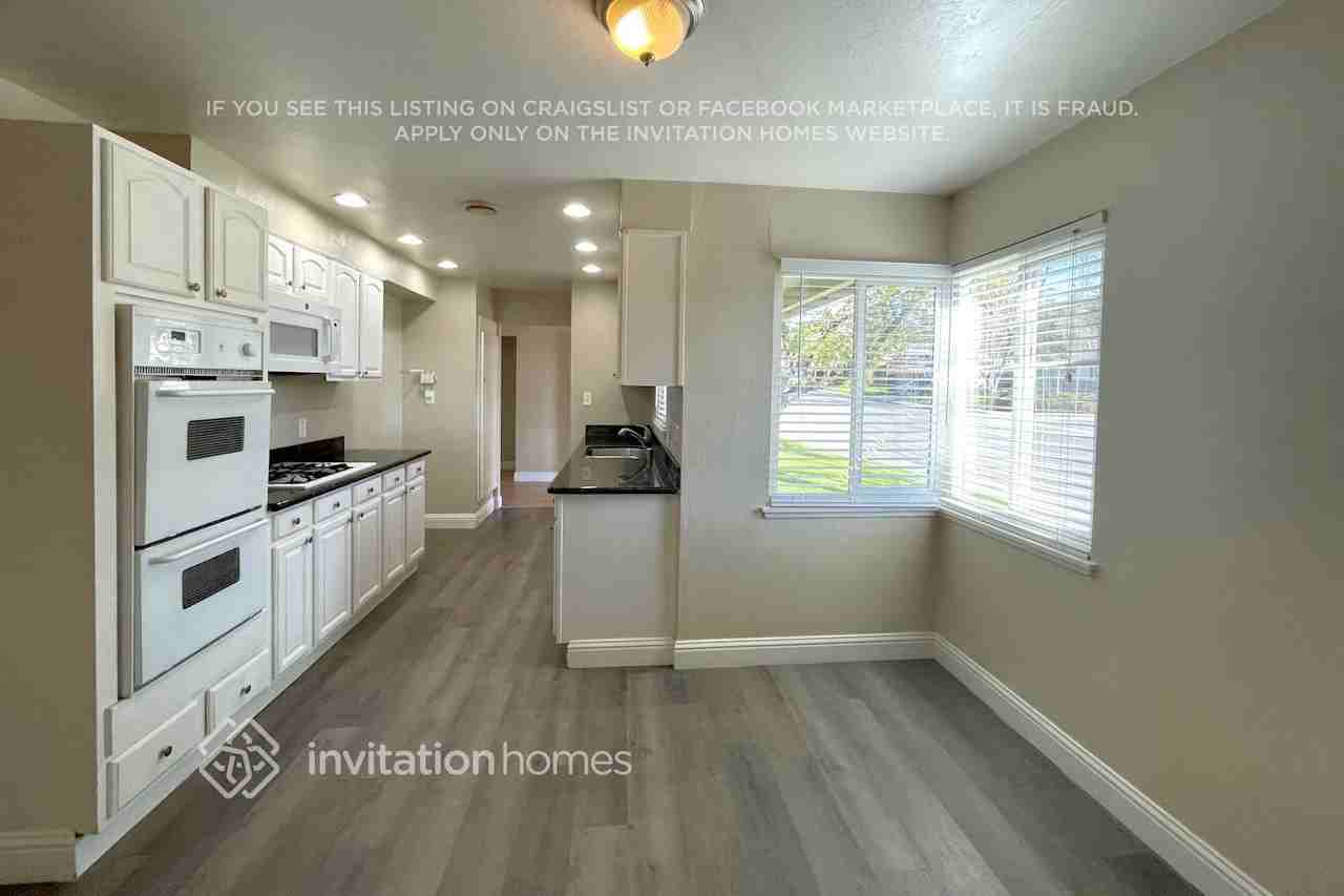 1115 Vervais Ave - Photo 5 of 15