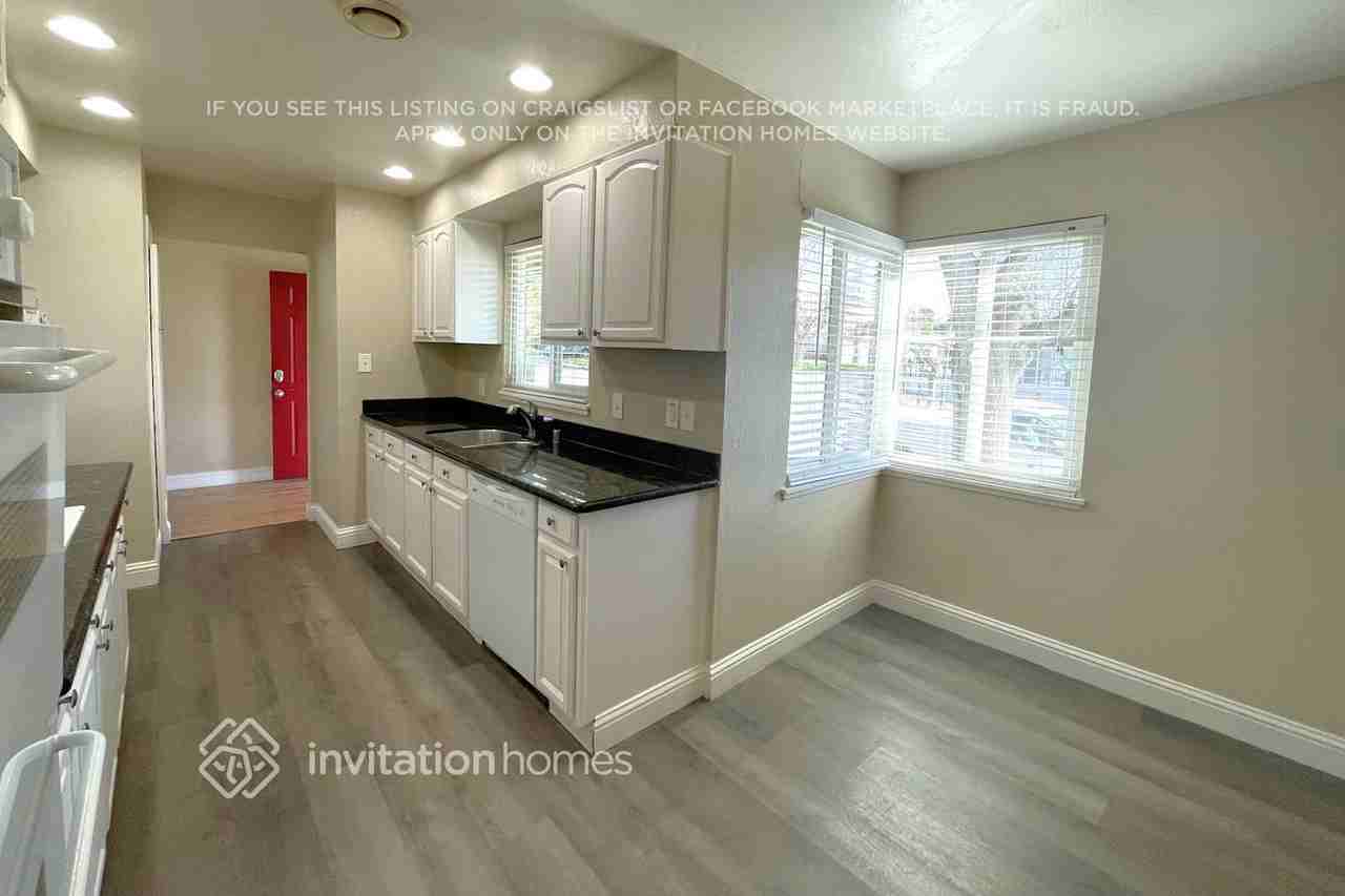 1115 Vervais Ave - Photo 7 of 15