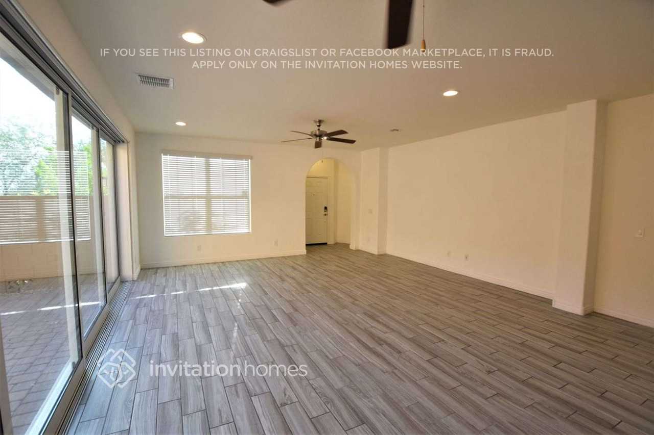 2946 N Sonoran Hls - Photo 2 of 14