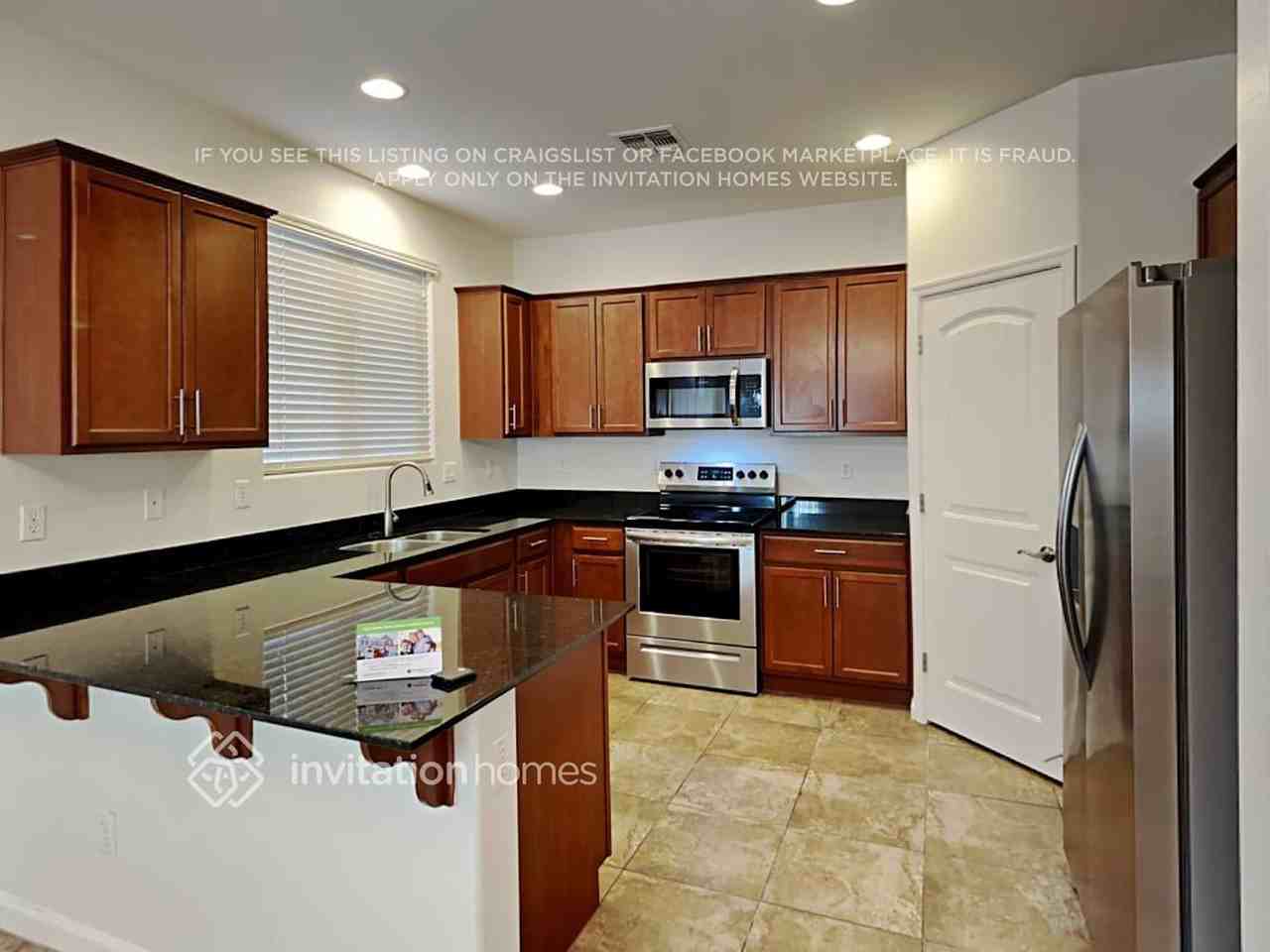 3373 E Liberty Ln - Photo 6 of 27