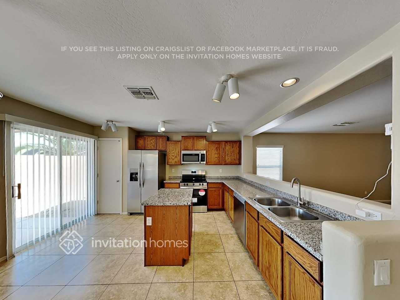 11581 W Palo Verde Ave - Photo 7 of 17