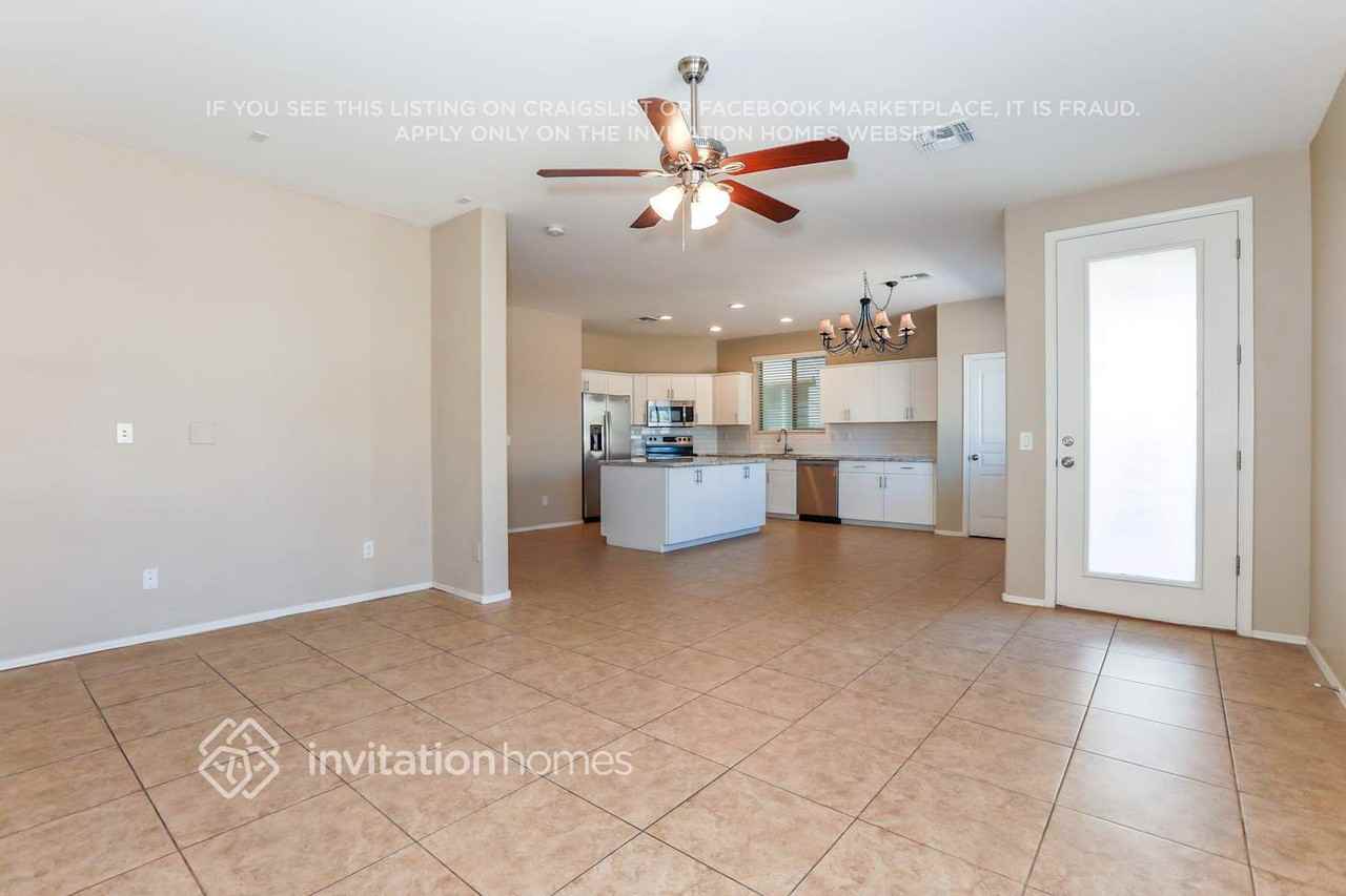 3810 E Chickadee Rd - Photo 5 of 18