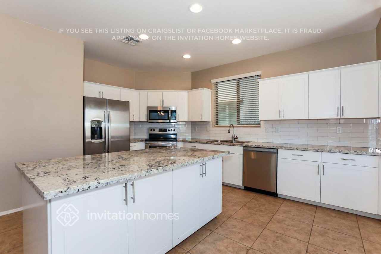 3810 E Chickadee Rd - Photo 6 of 18