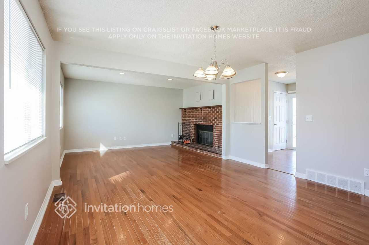 920 S Waco Way - Photo 2 of 16