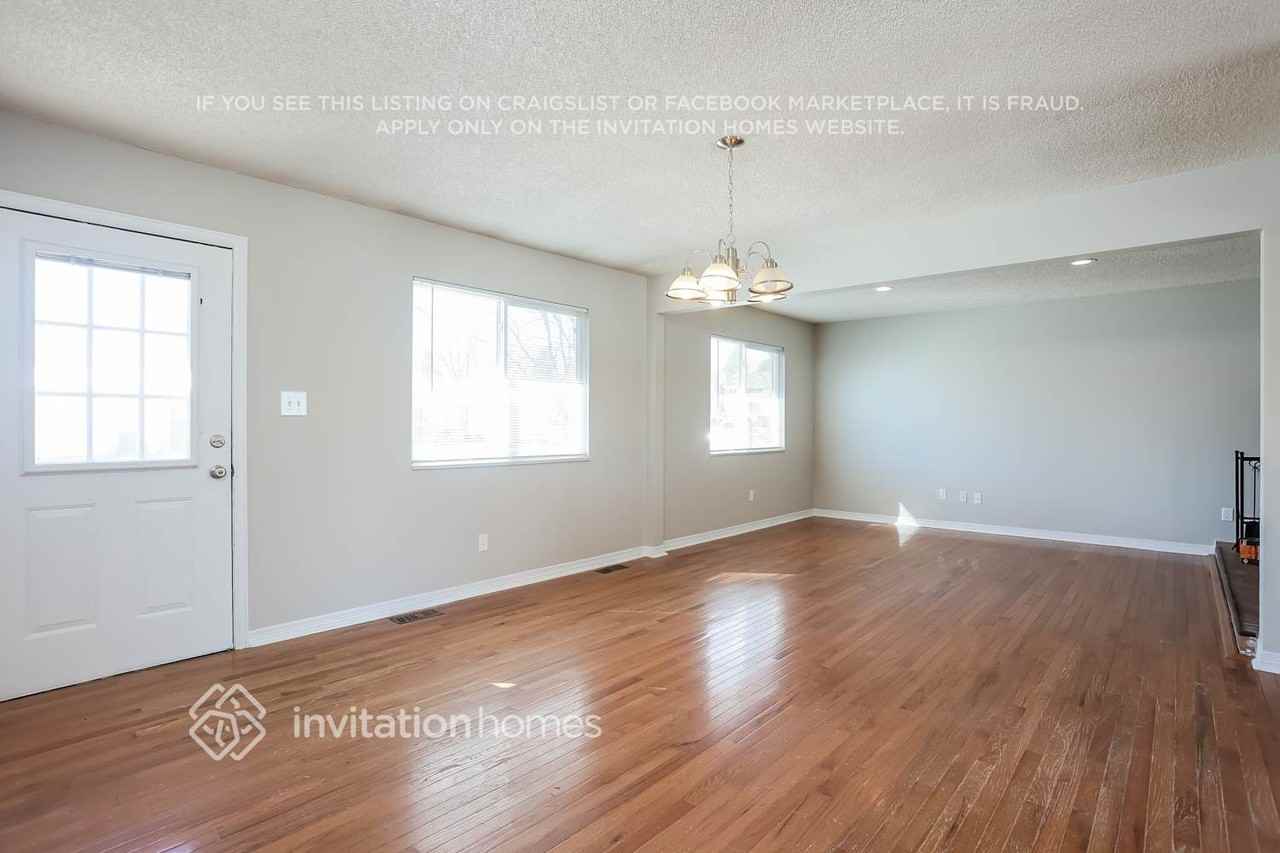 920 S Waco Way - Photo 3 of 16