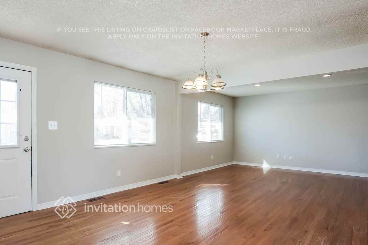 920 S Waco Way - Photo 5 of 16