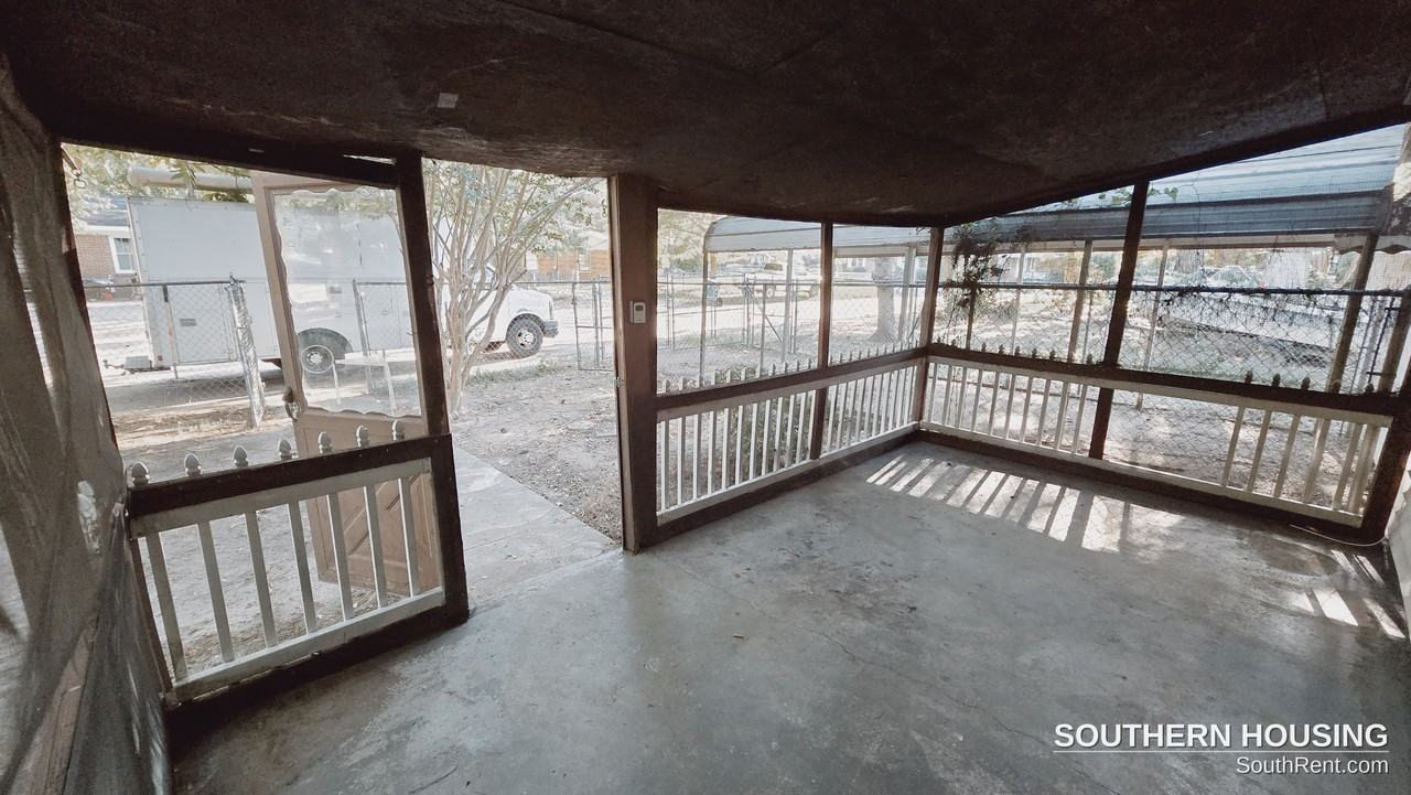 1110 Pinecrest Ave - Photo 2 of 18